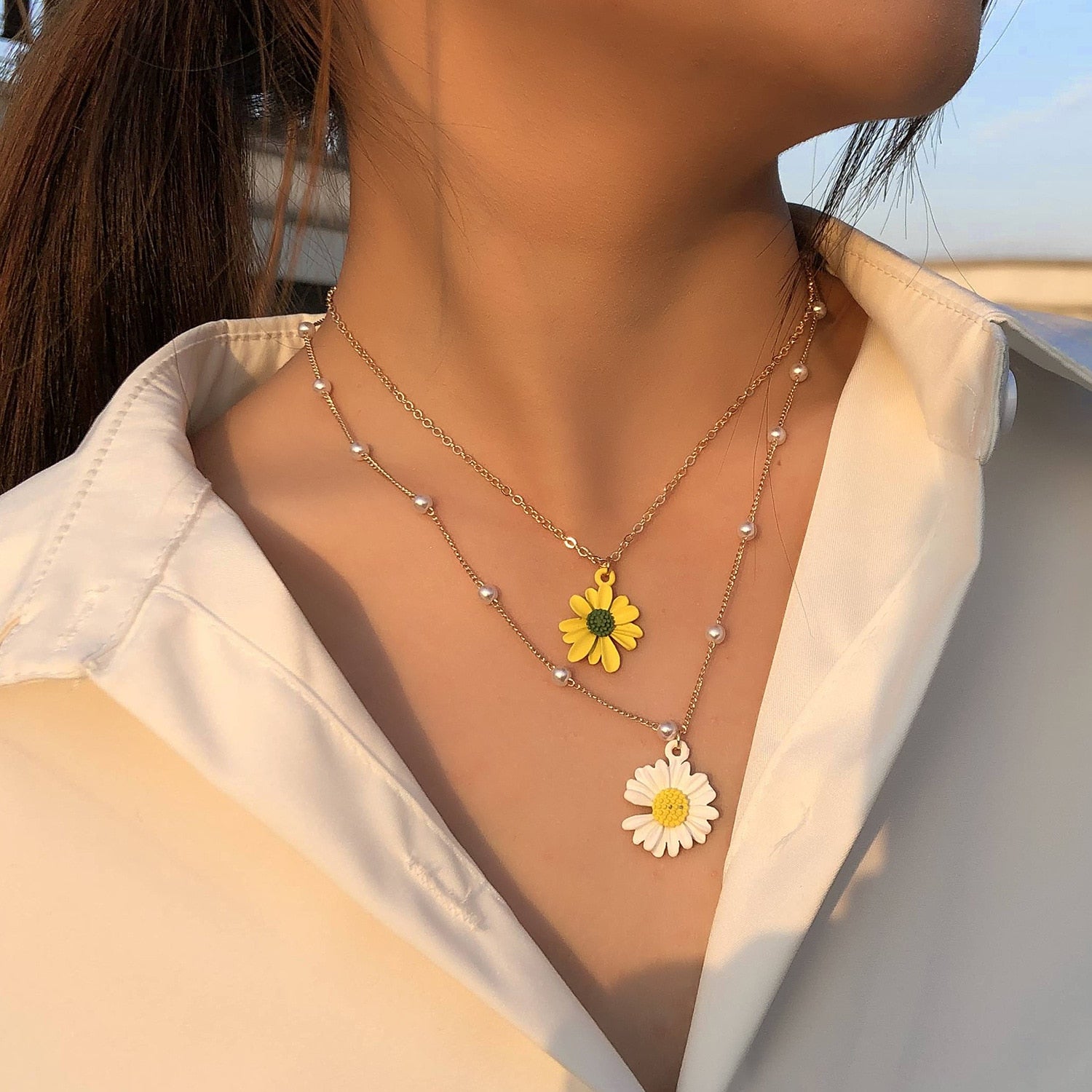 2022 hot jewelry hot sale pearl daisy pendant necklace female fashion all-match small daisy necklace